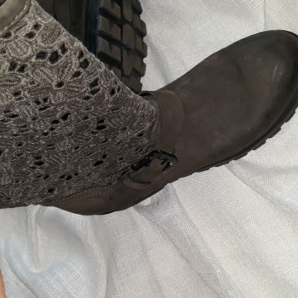 Miu Miu brown leather and lace womens shin high boots. Made in Italy. Size 8.5 - Picture 3 of 11